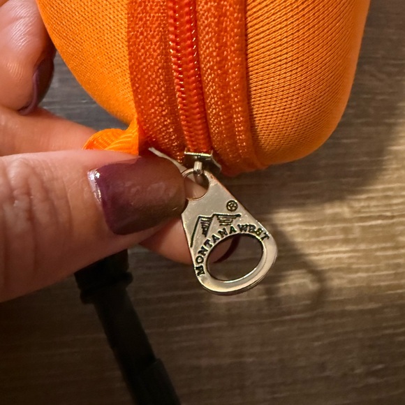 Rhinestone Horse Sunglasses Black with Montana West Orange Eyewear Case - Picture 8 of 9